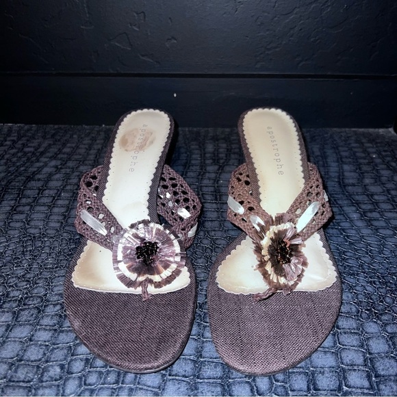- Apostrophe Brown/ beige SZ:9 Y2K Fairy Floral Slip On Kitten Heel Sand… - Picture 1 of 8